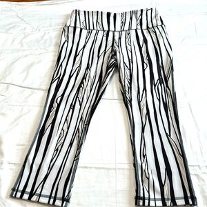 DSG Momentum High Rise Capri Zebra Stripes Size S Spandex Leggings NWT